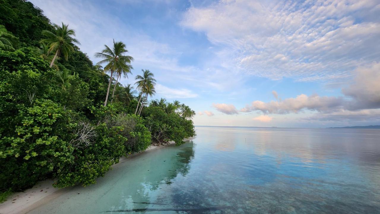 Terimakasih Homestay Pulau Mansuar Exterior photo
